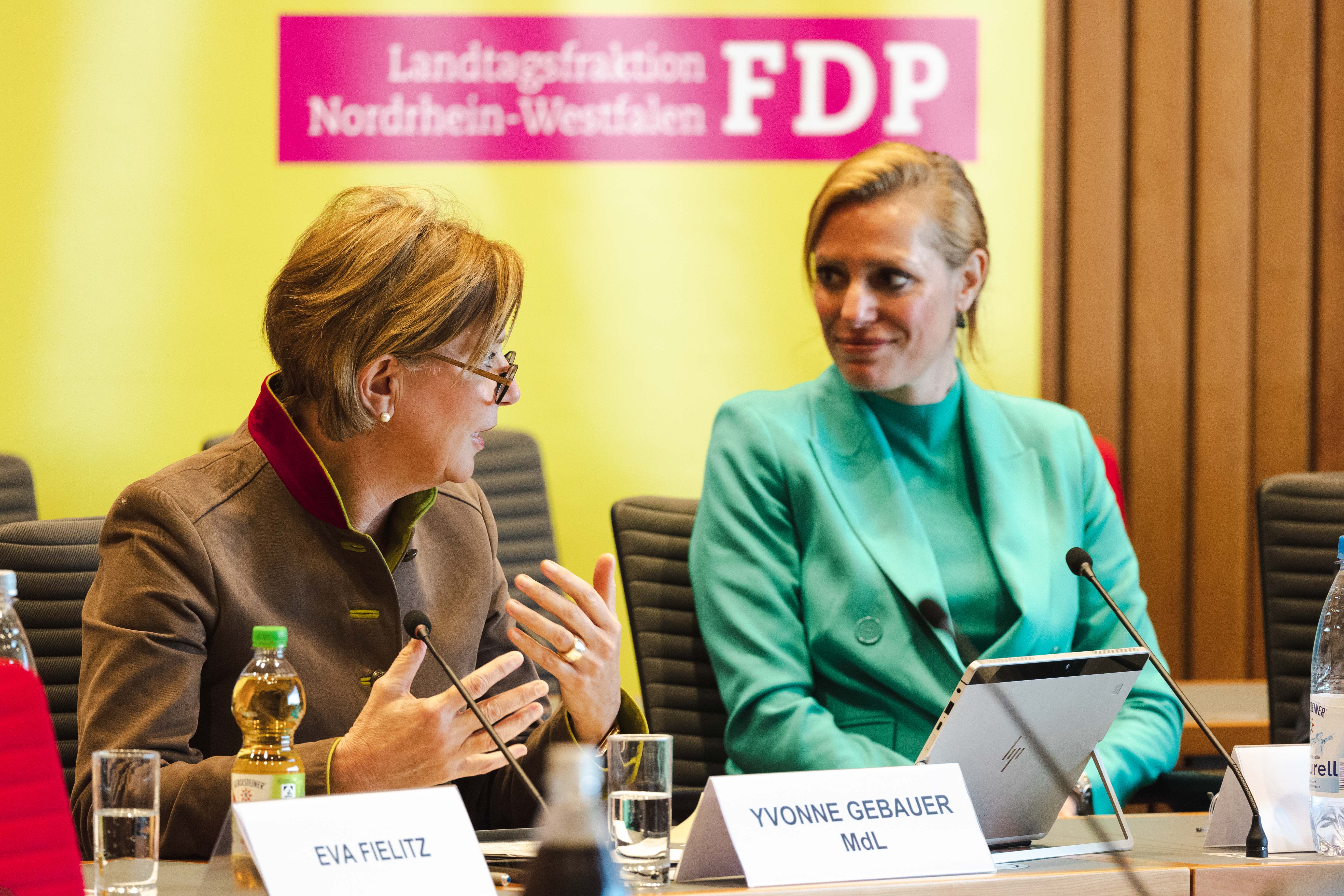 Yvonne Gebauer MdL und Severine Profitlich