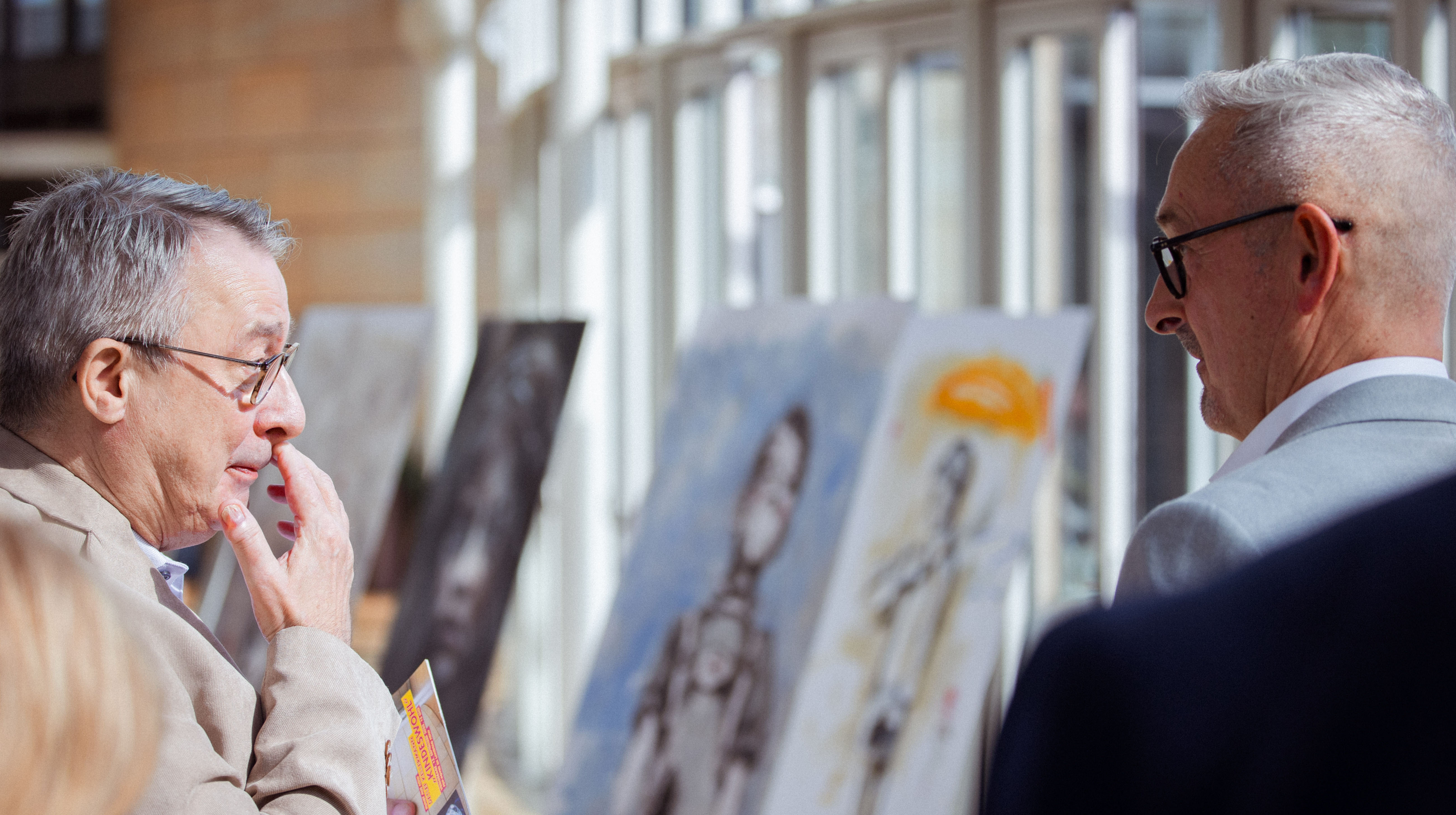 Begehung der Ausstellung &quot;Kindeswohl&quot;