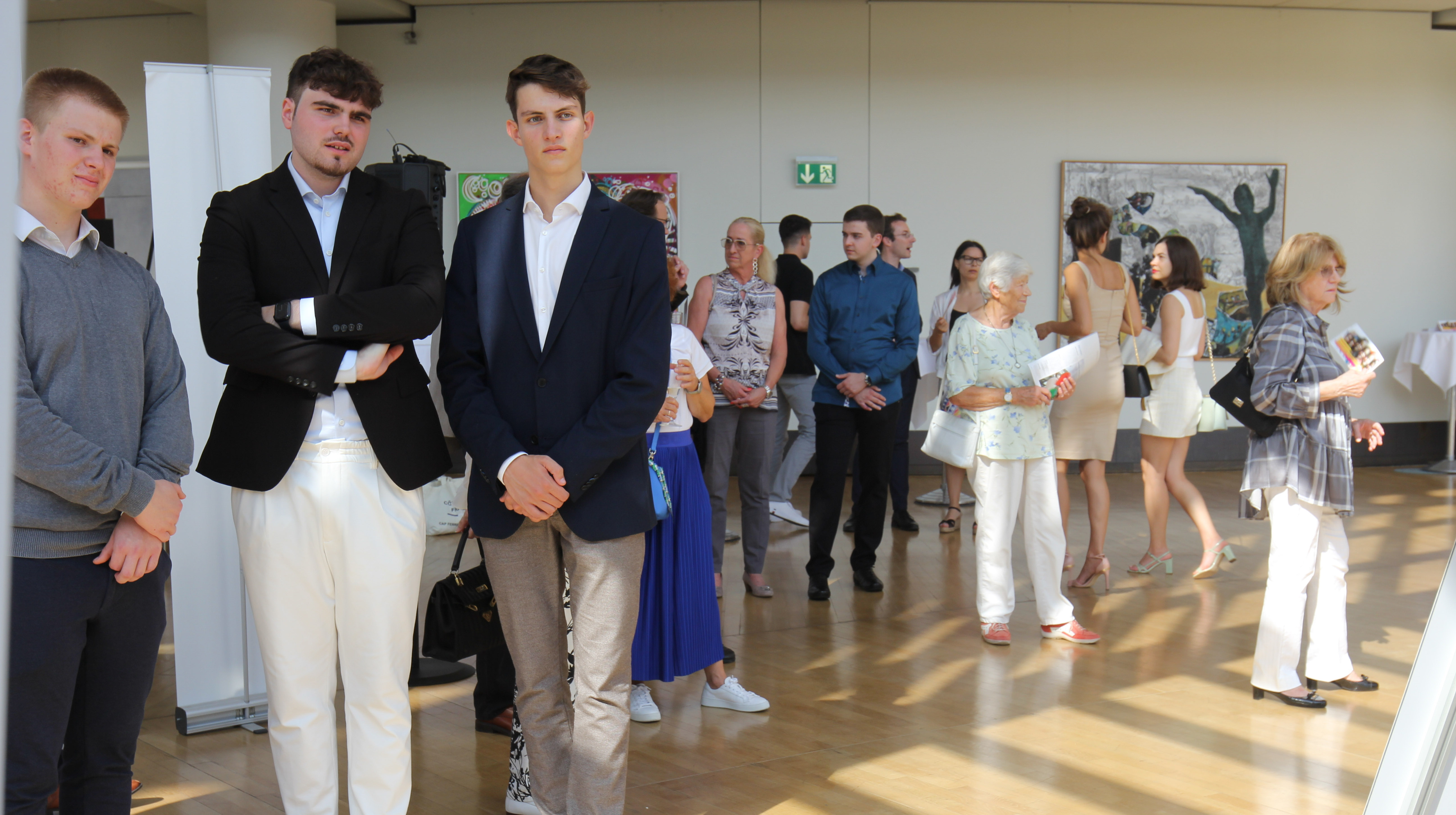 Begehung der Ausstellung &quot;Kindeswohl&quot;