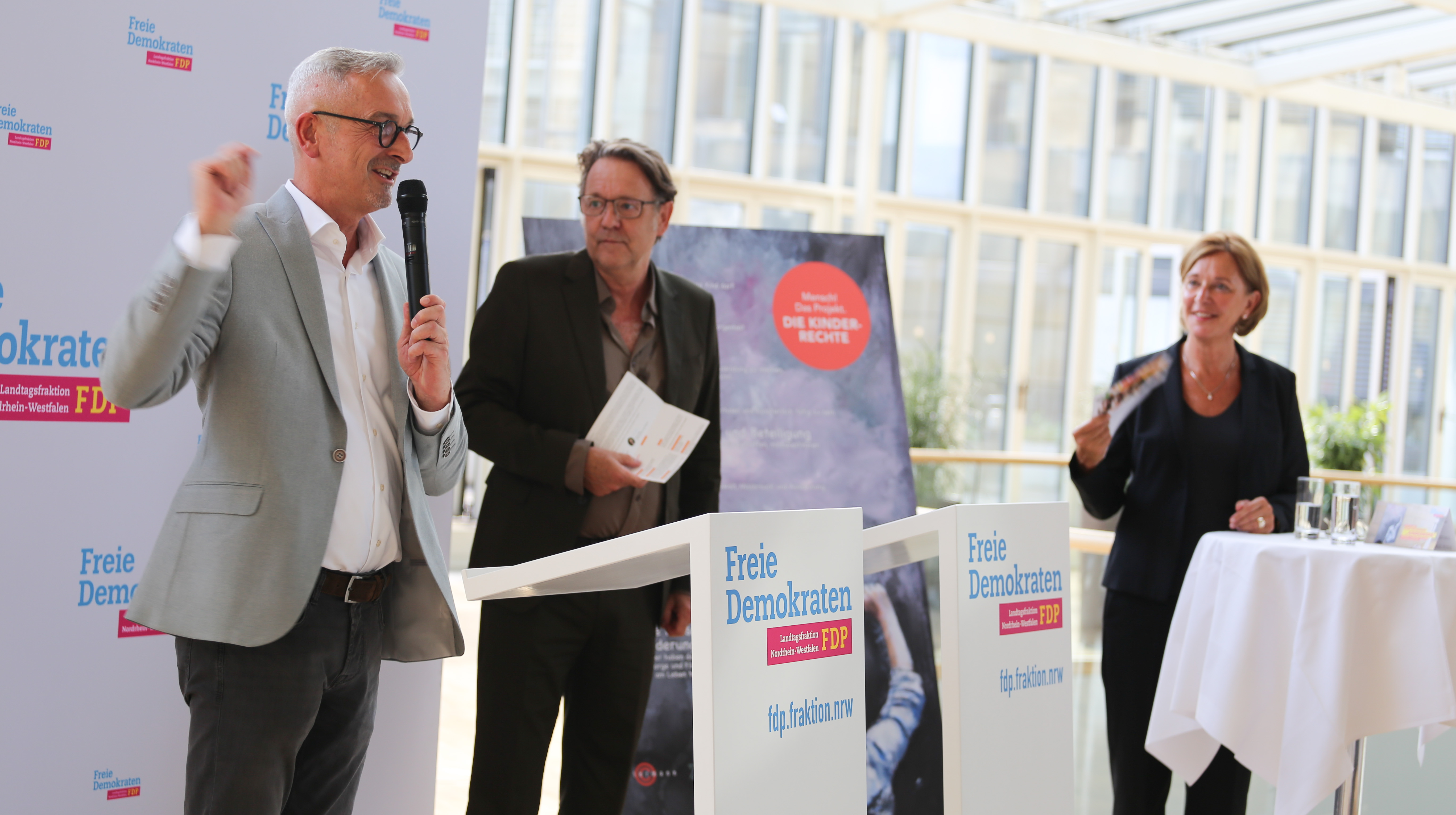 F. v. l. n. r.:  Dr. Werner Pfeil, Detlef Kellermann, Yvonne Gebauer