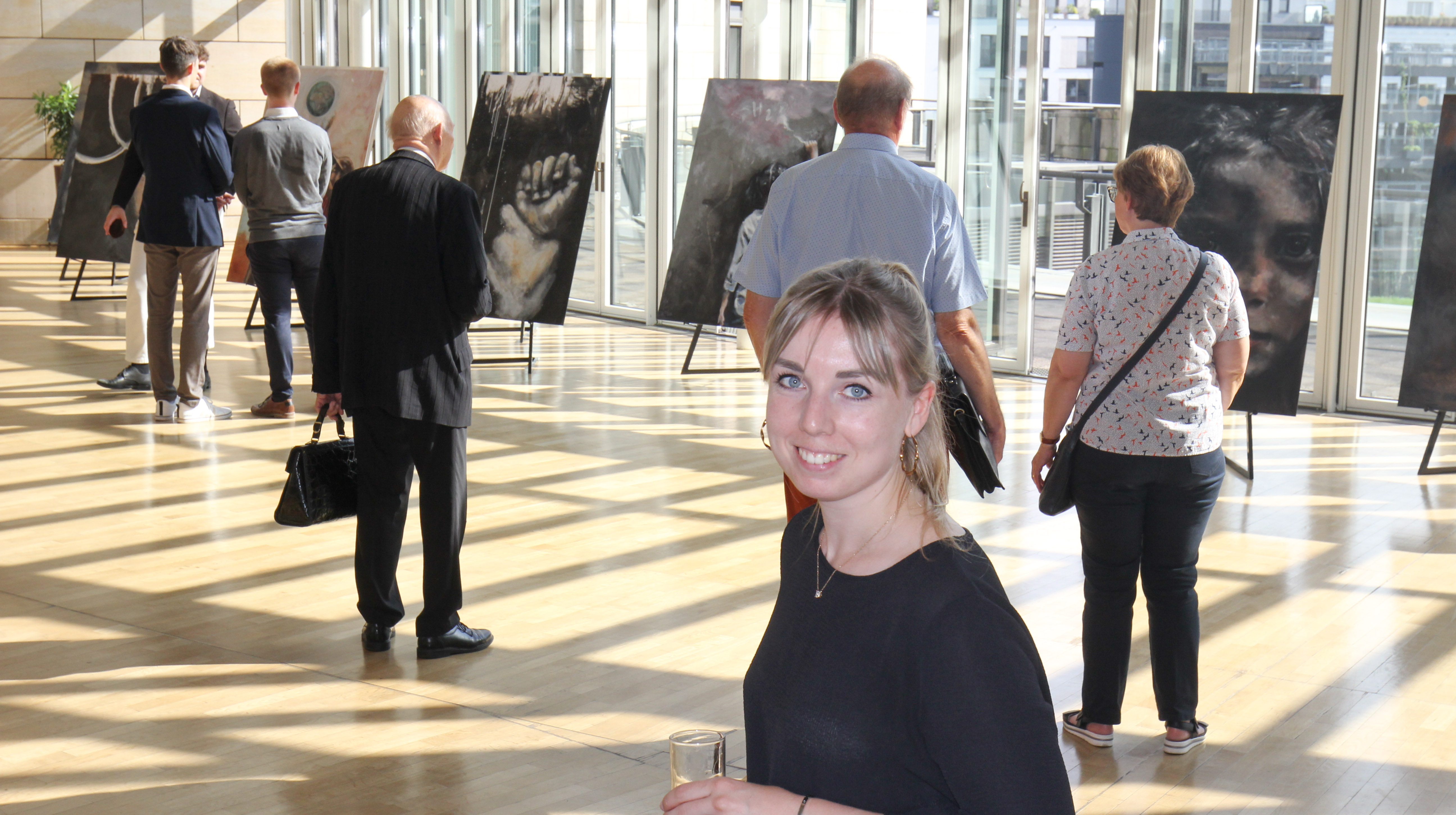 Begehung der Ausstellung &quot;Kindeswohl&quot;