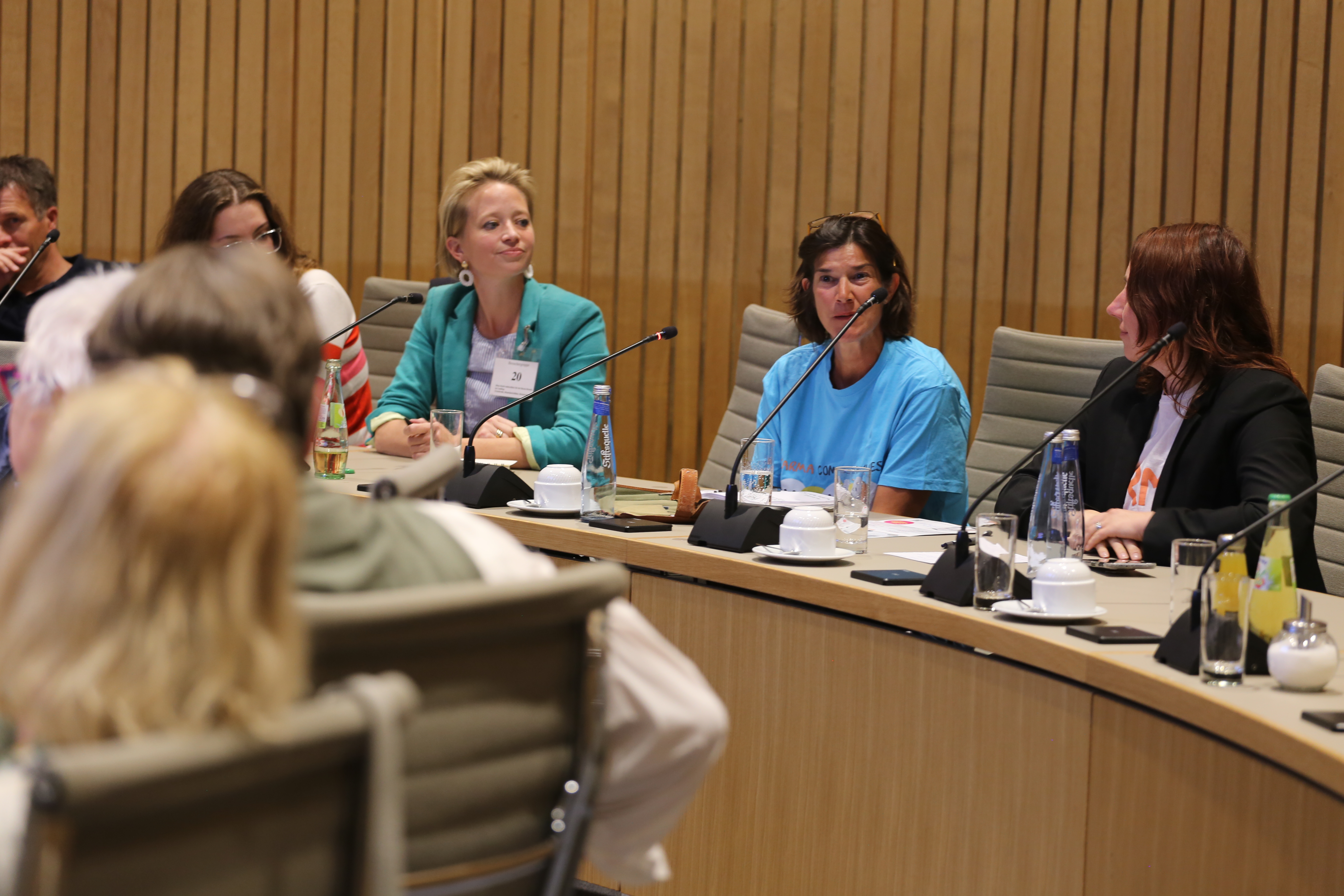 Schilderung  eigener Erfahrungen durch Gäste während der Veranstaltung "Kinderrechte und Recht auf Unterricht?"