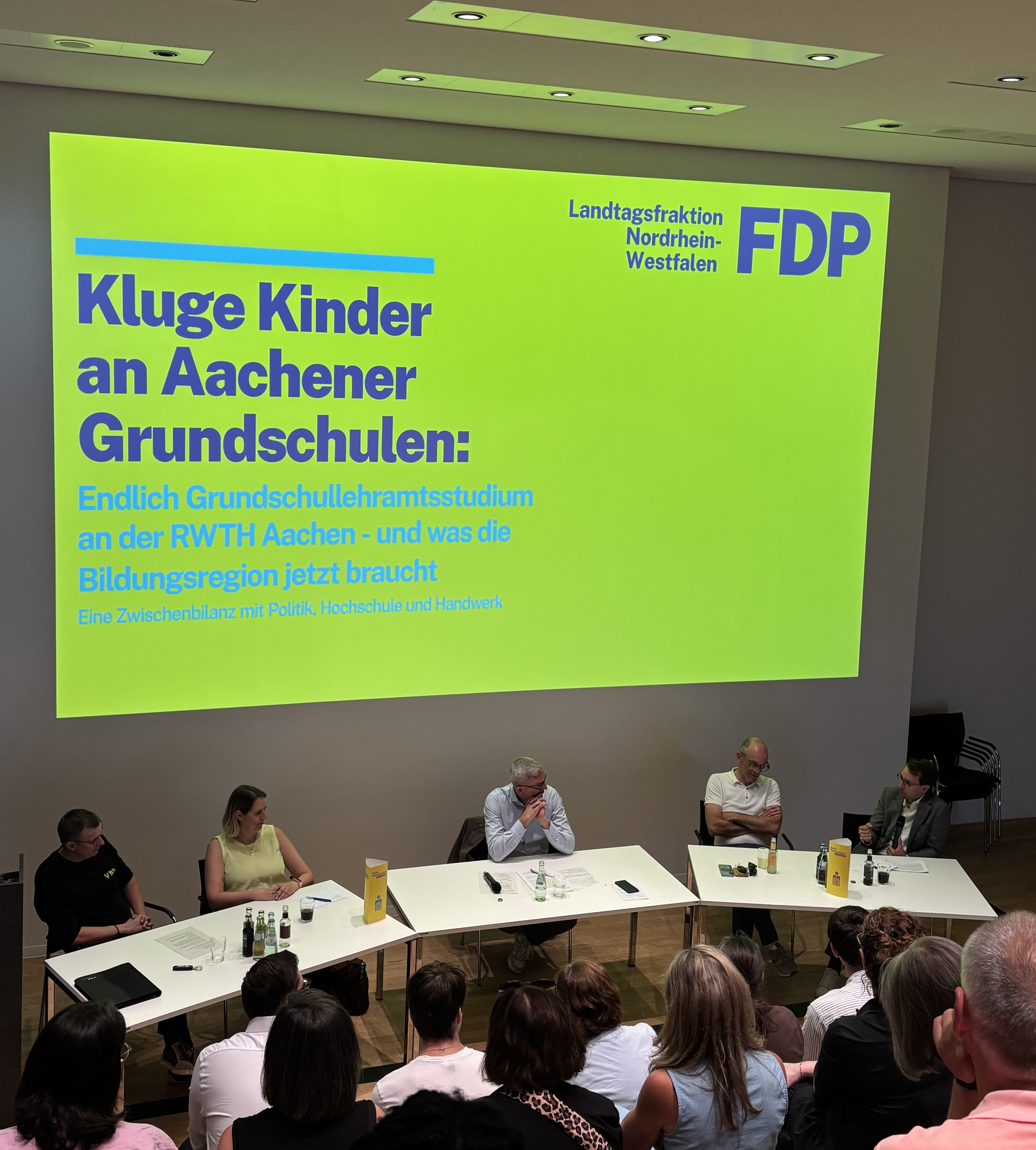 Diskussion der FDP-Landtagsfraktion zum Grundschullehramt in Aachen