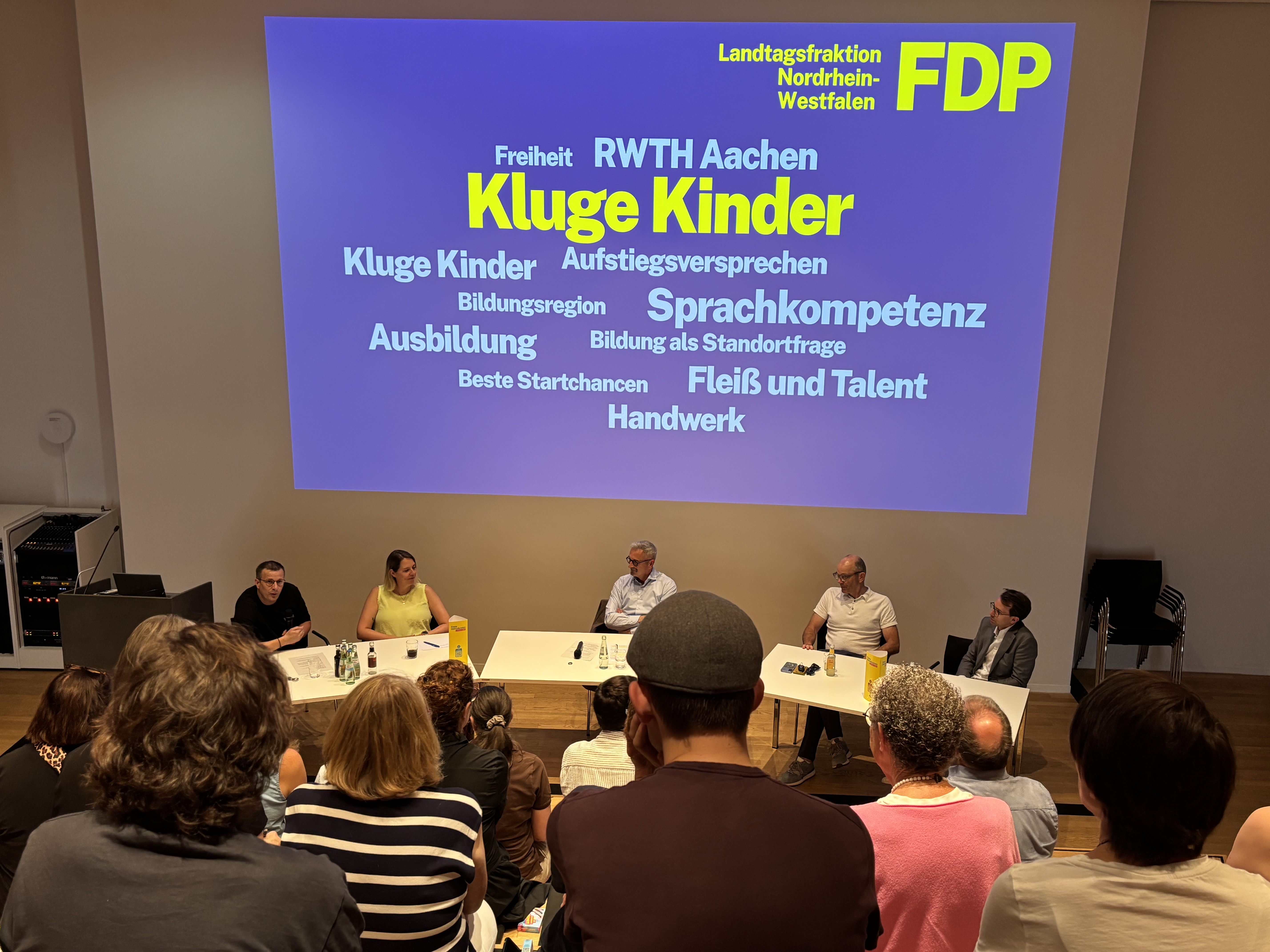 Diskussion der FDP-Landtagsfraktion zum Grundschullehramt in Aachen