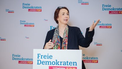 Angela Freimuth