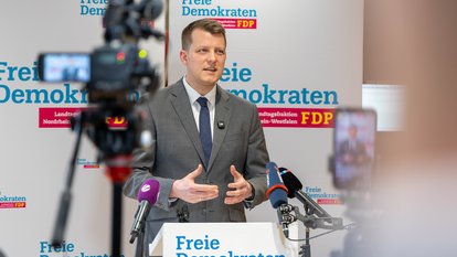 Pressestatement von FDP-Landeschef Henning Höne zum Rücktritt von Ministerin Paul