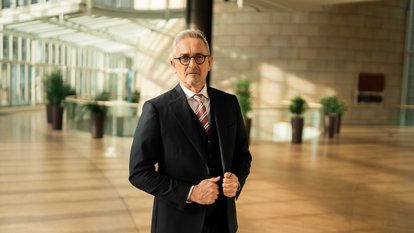 Dr. Werner Pfeil 
