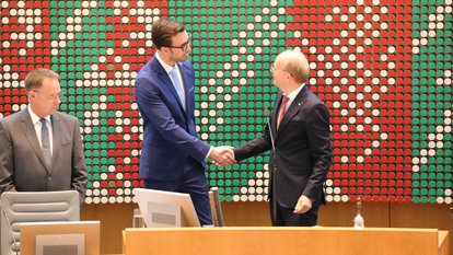 Alexander Steffen während der Verpflichtung 