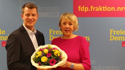 F. v. l. n. r.: Fraktionschef Henning Höne, Susanne Schneider 