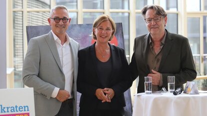 F. v. l. n .r.: Dr. Werner Pfeil, Yvonne Gebauer, Detlef Kellermann