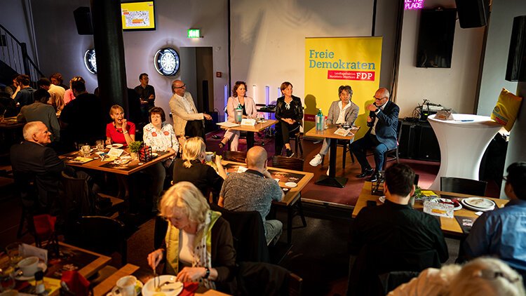 Dialog vor Ort