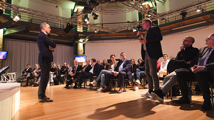 Dialog vor Ort