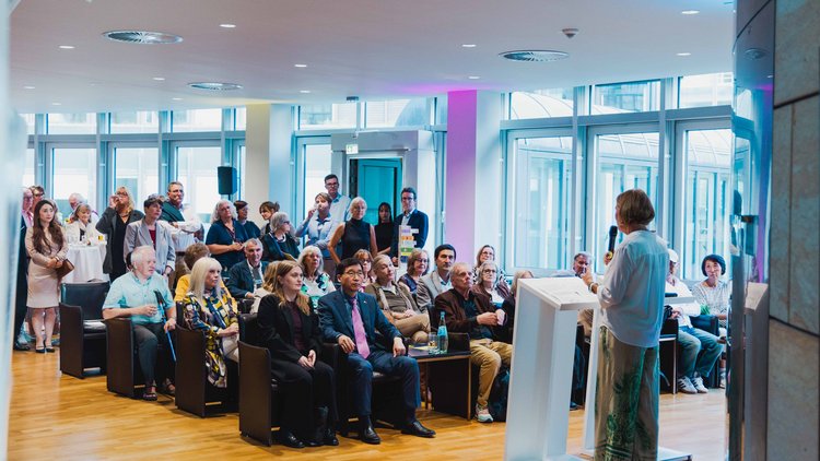 Hier sehen Sie einige Impressionen von der Vernissage „BORN IN KOREA. Made in NRW." der FDP-Landtagsfraktion NRW im Düsseldorfer Landtag.