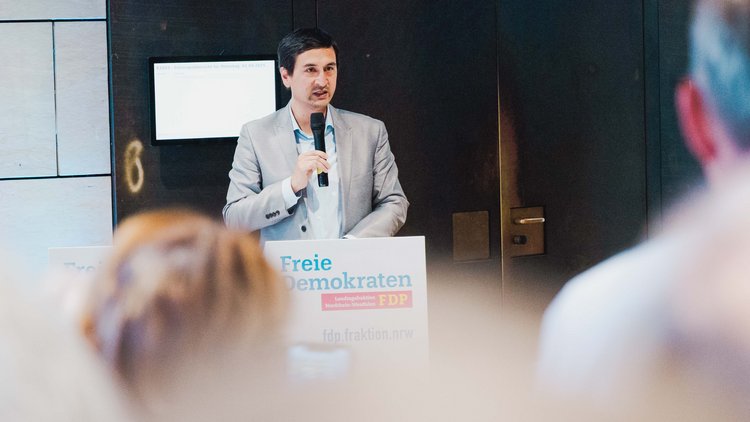 Hier sehen Sie einige Impressionen von der Vernissage „BORN IN KOREA. Made in NRW." der FDP-Landtagsfraktion NRW im Düsseldorfer Landtag.
