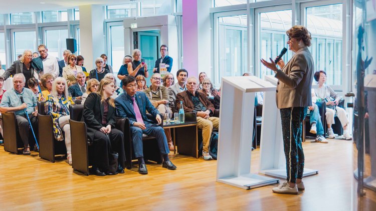 Hier sehen Sie einige Impressionen von der Vernissage „BORN IN KOREA. Made in NRW." der FDP-Landtagsfraktion NRW im Düsseldorfer Landtag.