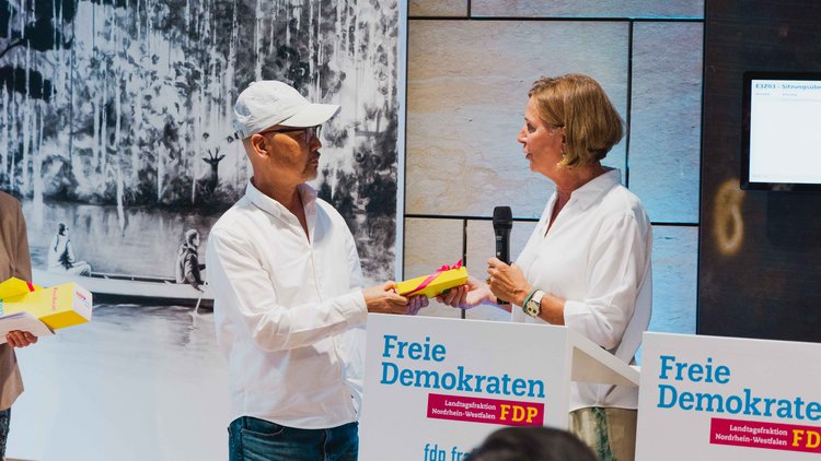 Hier sehen Sie einige Impressionen von der Vernissage „BORN IN KOREA. Made in NRW." der FDP-Landtagsfraktion NRW im Düsseldorfer Landtag.