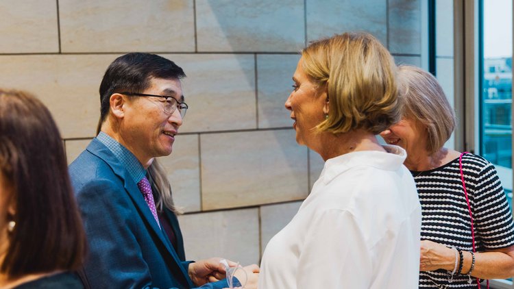 Hier sehen Sie einige Impressionen von der Vernissage „BORN IN KOREA. Made in NRW." der FDP-Landtagsfraktion NRW im Düsseldorfer Landtag.