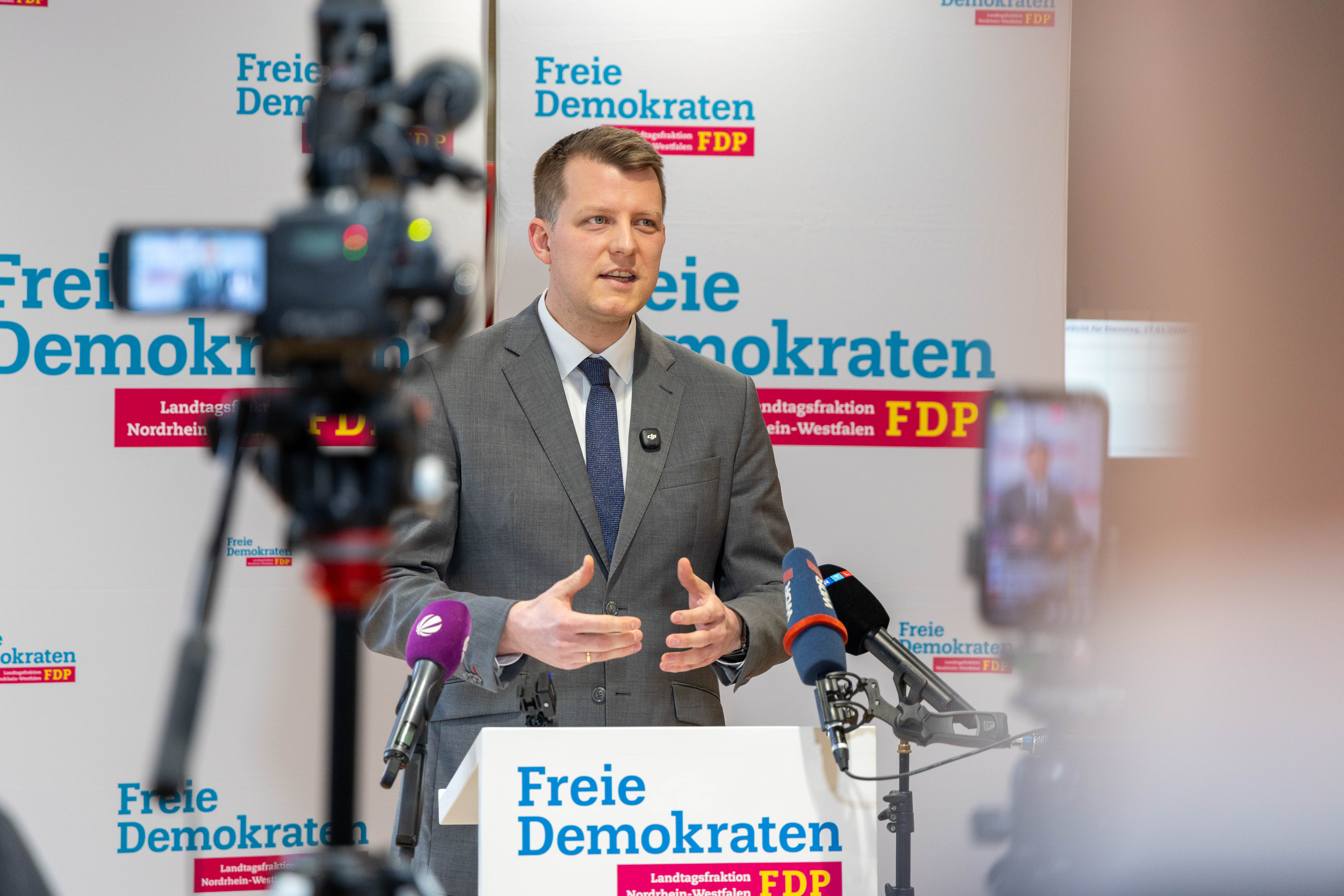 Pressestatement von FDP-Landeschef Henning Höne zum Rücktritt von Ministerin Paul