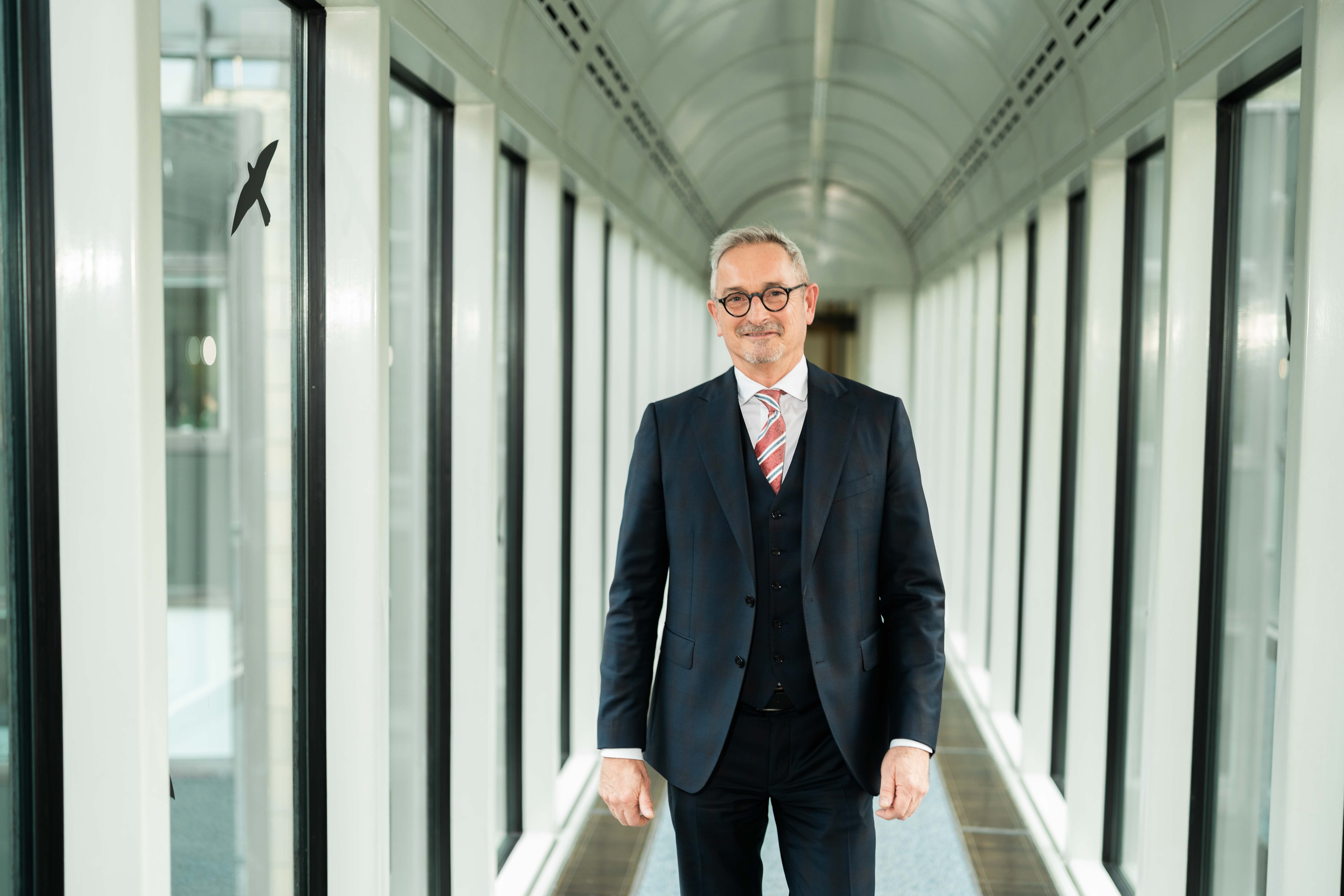 Dr. Werner Pfeil