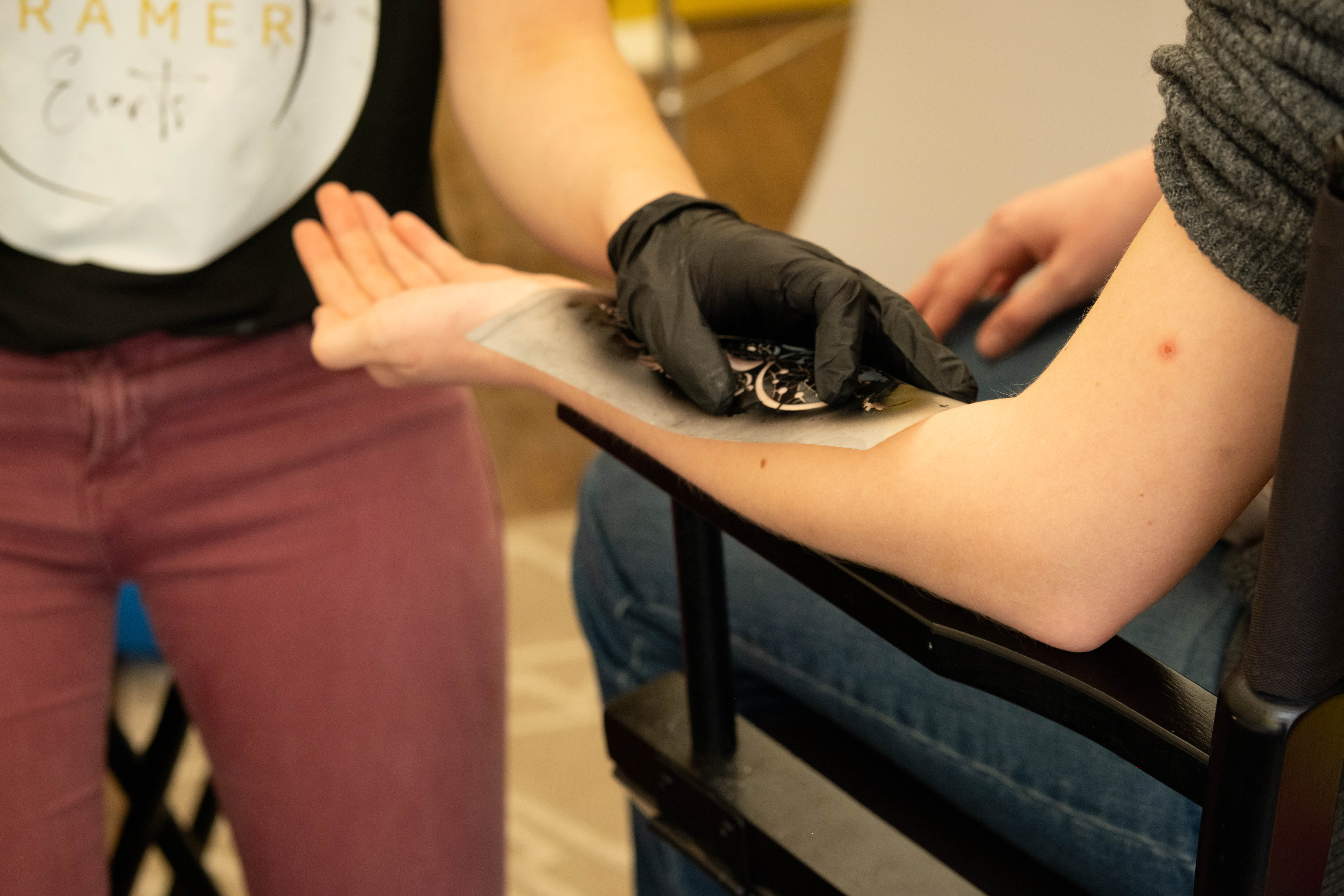 Airbrush-Tattoos am Stand der FDP-Landtagsfraktion NRW