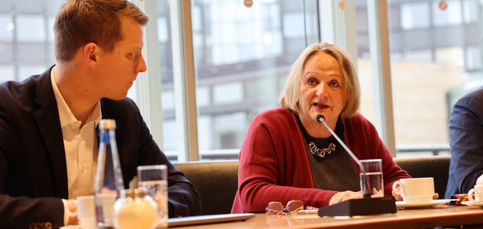 F. v. l. n. r.: Fraktionschef Henning Höne, Sabine Leutheusser-Schnarrenberger