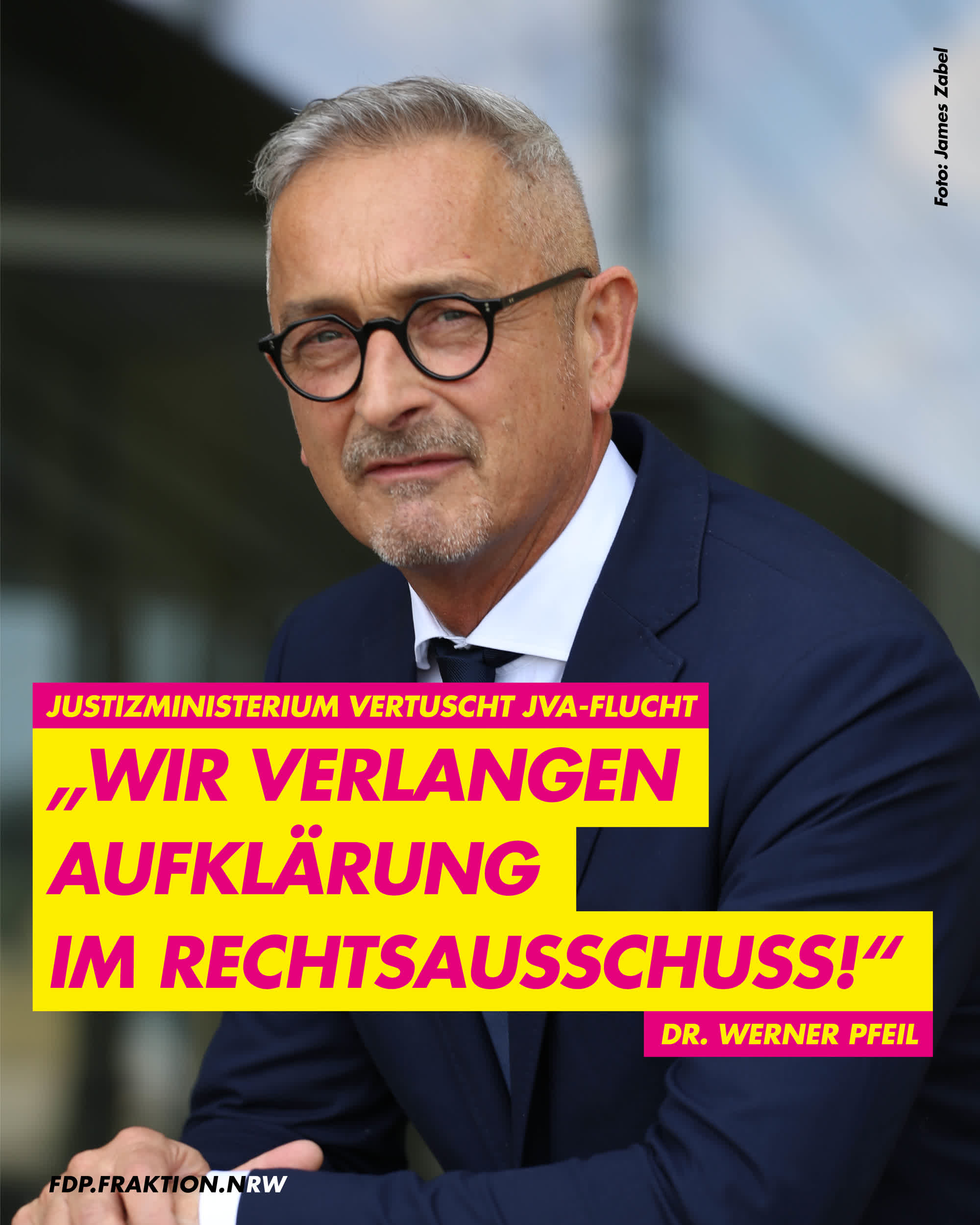Social Media Kachel