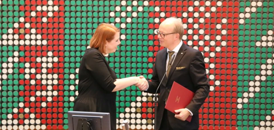 F. v. l. n. r.: Franziska Müller-Rech MdL und Landtagspräsident André Kuper