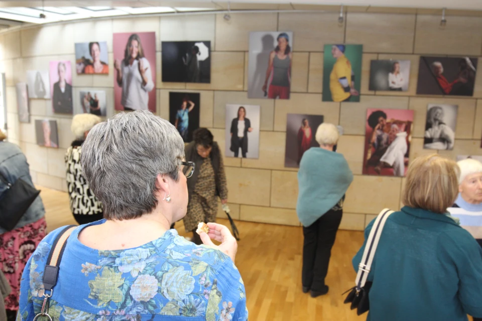 Rundgang durch die Ausstellung zum Kunstprojekt von Sibylle-Stengel-Klemmer
