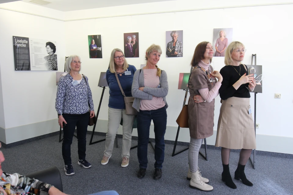 Rundgang durch die Ausstellung zum Kunstprojekt von Sibylle-Stengel-Klemmer