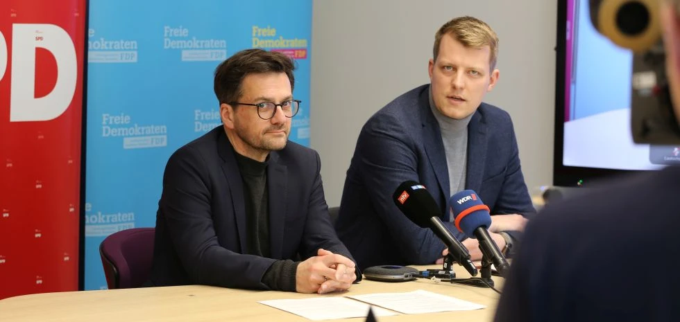 F. v. l. n. r.: Fraktionschef Thomas Kutschaty, Fraktionschef Henning Höne