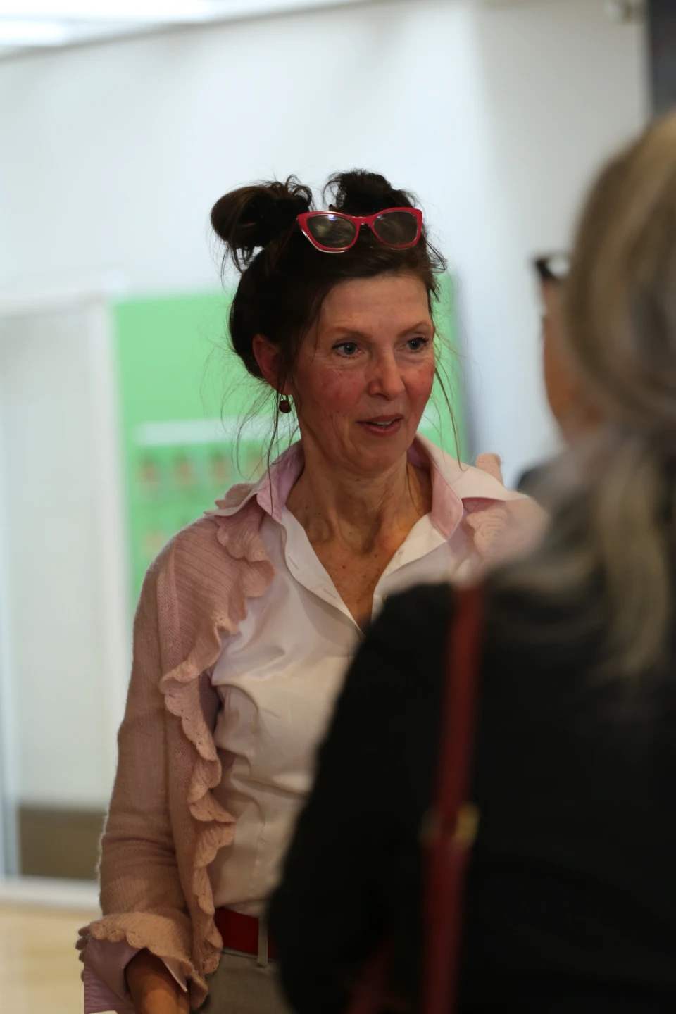 Sibylle Stengel-Klemmer im Gespräch mit Gästen