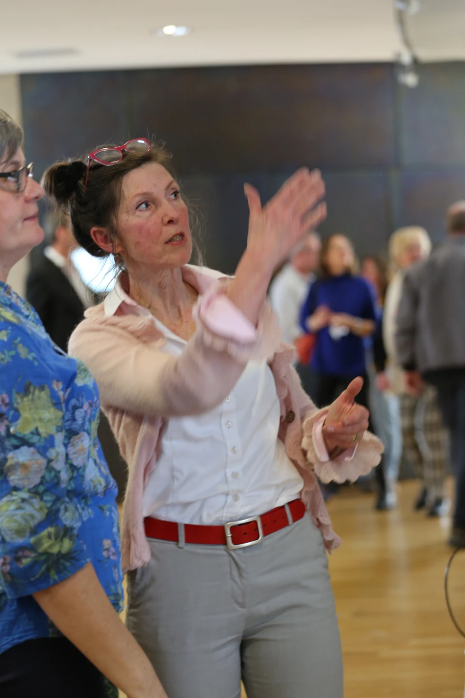 Sibylle Stengel-Klemmer im Gespräch mit Gästen
