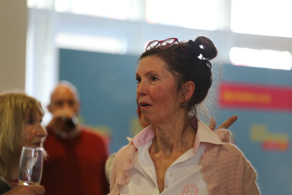 Sibylle Stengel-Klemmer im Gespräch mit Gästen