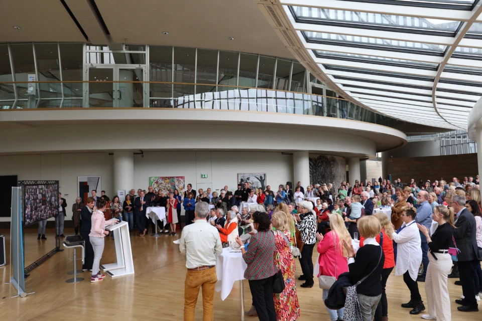 Eröffnung der Vernissage zum Kunstprojekt von Sibylle Stengel-Klemmer in der Wandelhalle