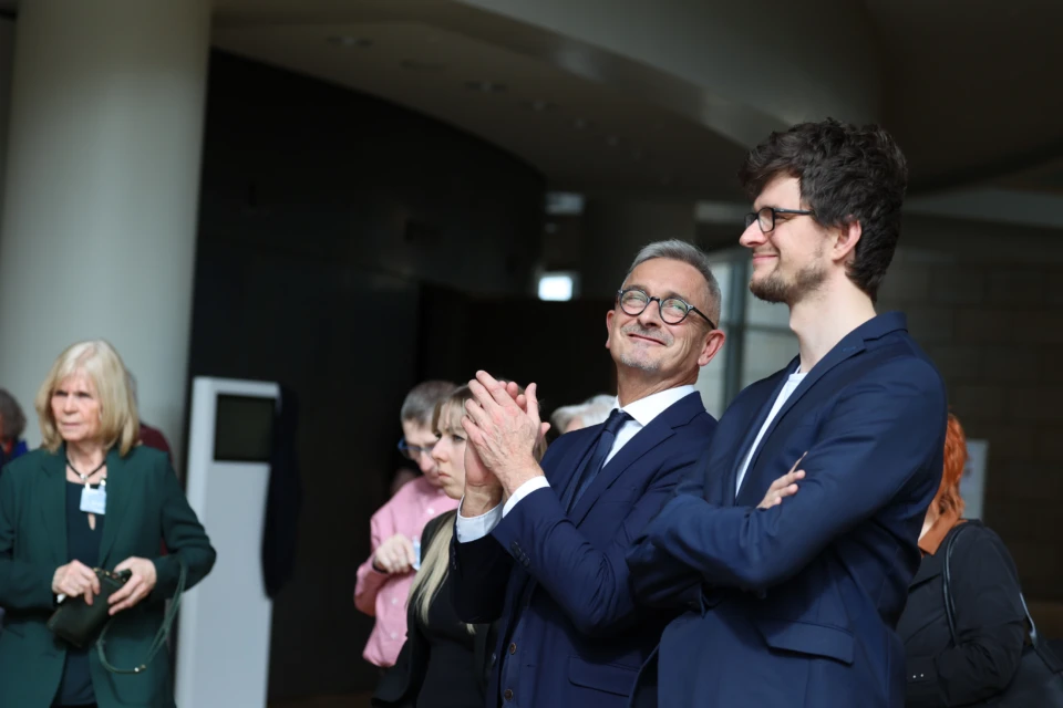 F. v. l. n. r.: Dr. Werner Pfeil, Simon Hartmann