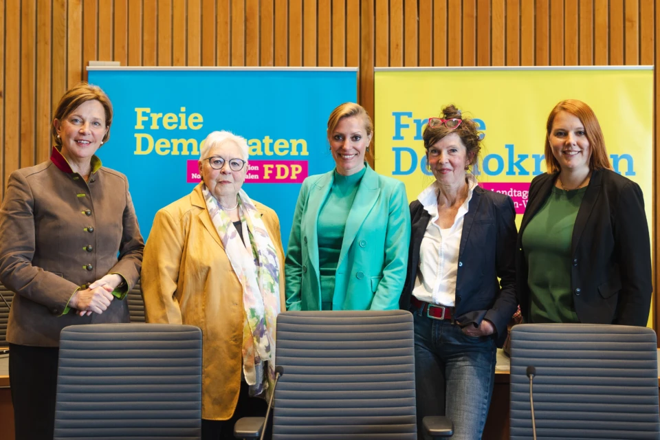 Gruppenbild von den Teilnehmerinnen des Panels