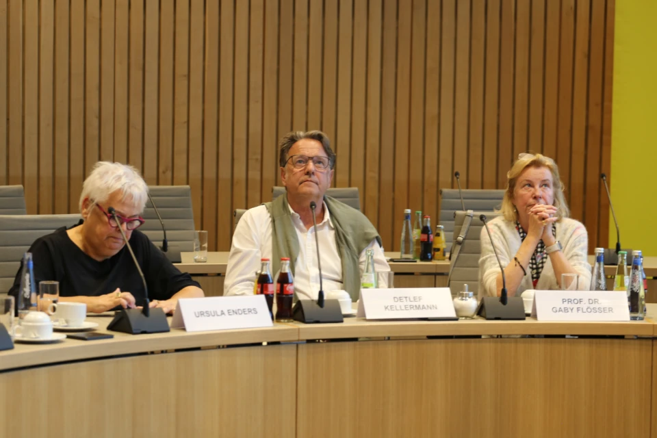 V. l. n. r.: Ursula Enders, Detlef Kellermann, Prof. Dr. Flößer