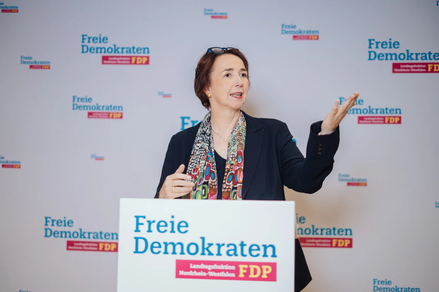 Angela Freimuth